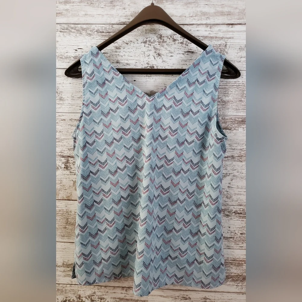 Eddie Bauer UPF 50+ Departure V-Neck Tank Top - Picture 2 of 5